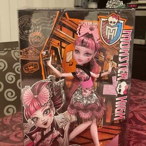 Monster High Doll student exchange draculaura new